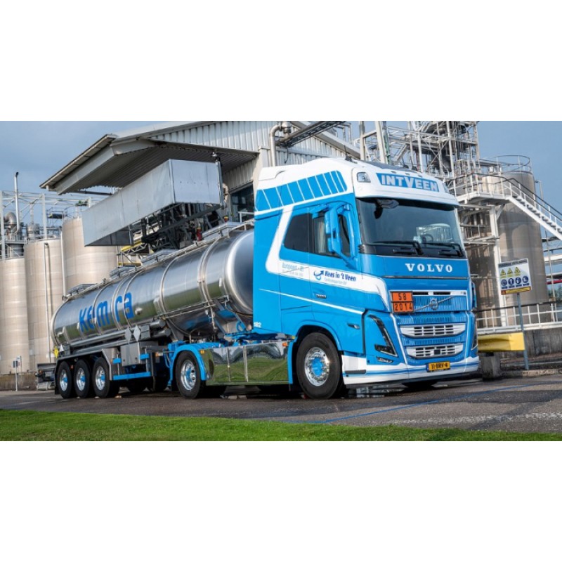 Kees in 't Veen Volvo FH05 Globetrotter XXL with 3-Axle Tank Trailer and Pump Box Kees in 't Veen Volvo FH05 Globetrotter XXL with 3-Axle Tank Trailer and Pump Box