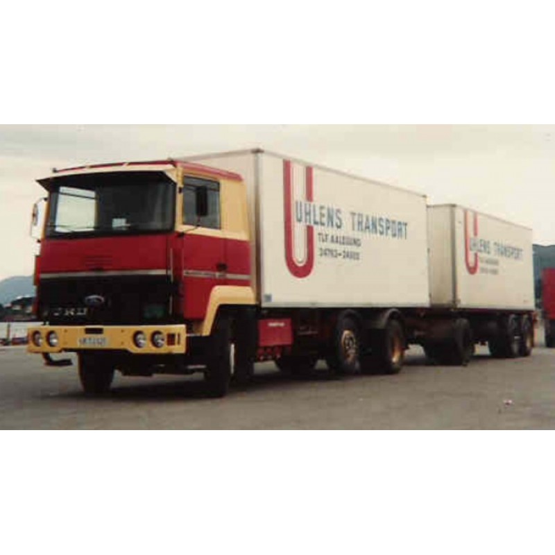 Uhlens Ford Transcontinental Rigid Truck With 3-Axle Trailer