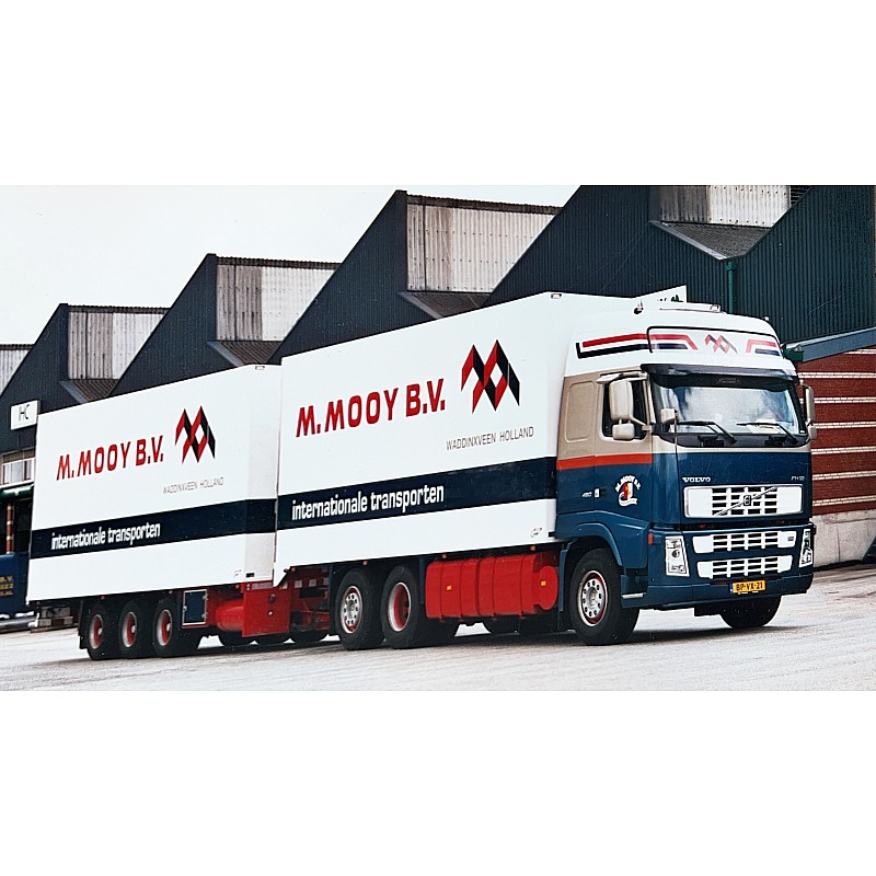 M Mooy Volvo FH02 Globetrotter XL & Trailer