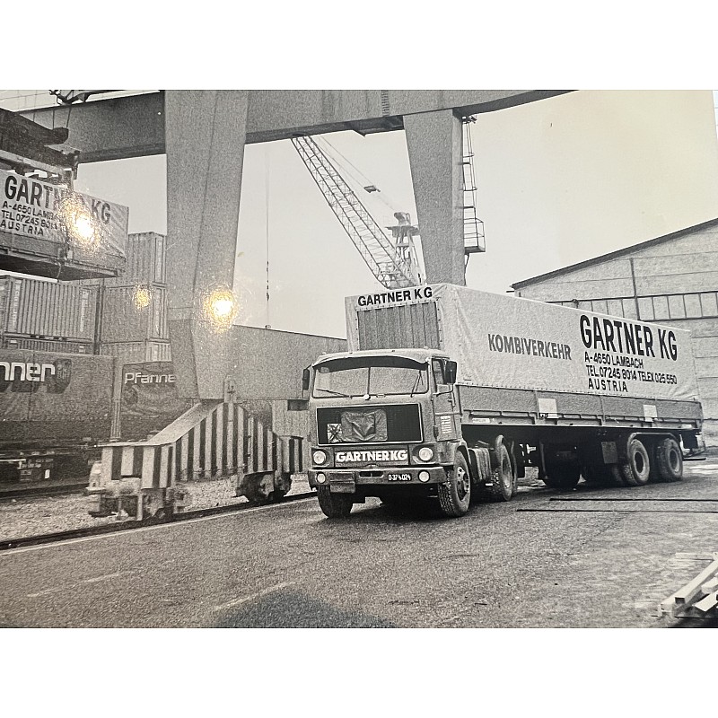 Gartner KG Volvo F89 & Curtainside Trailer