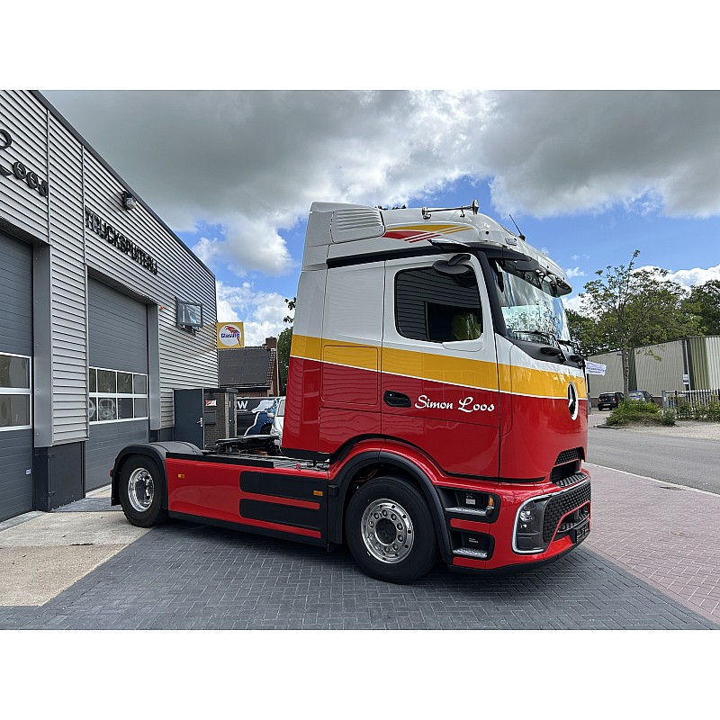 Simon Loos Mercedes E-Actros Procabin Streamspace & Reefer Trailer
