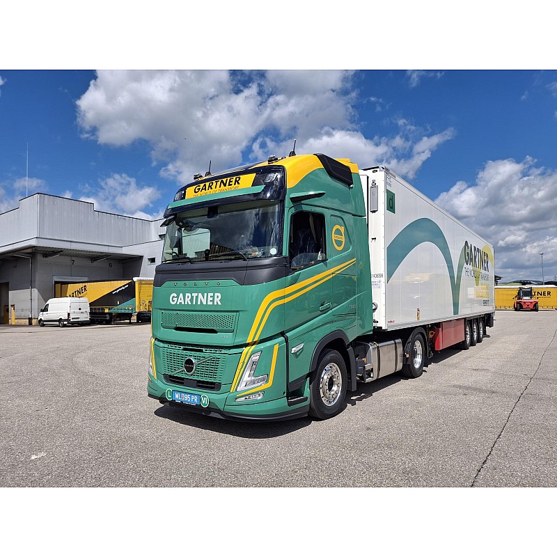 Gartner Volvo FH Aero Globetrotter XL & Reefer Trailer