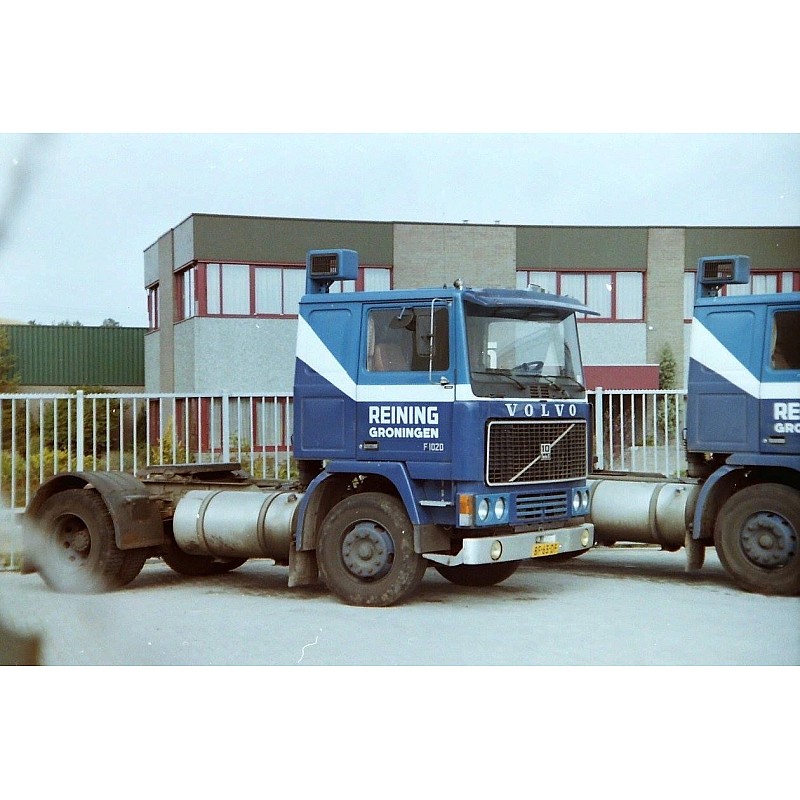 Reining Volvo F10 & Tilt Trailer