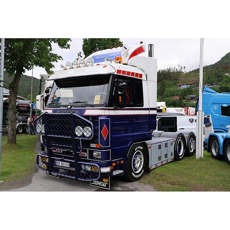 Frank Hole Scania 143 Streamline