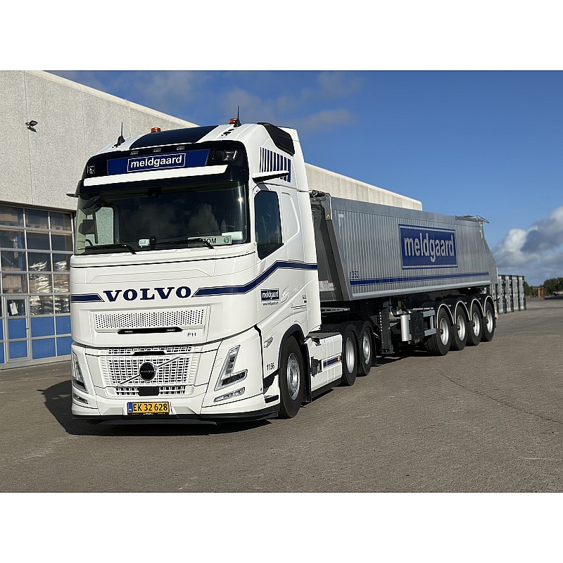 Meldgaard Volvo FH Aero XL  6x2 & Tipper Trailer