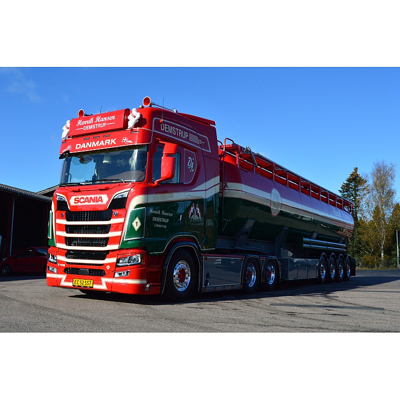 Henrik Hansen Scania Next Gen S-Series with 4-axle silo trailer
