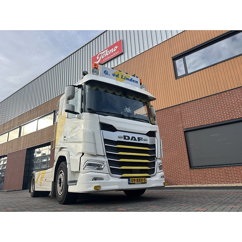 G. v.d. Linden Transport Daf XF SL 4x2 & Container Trailer