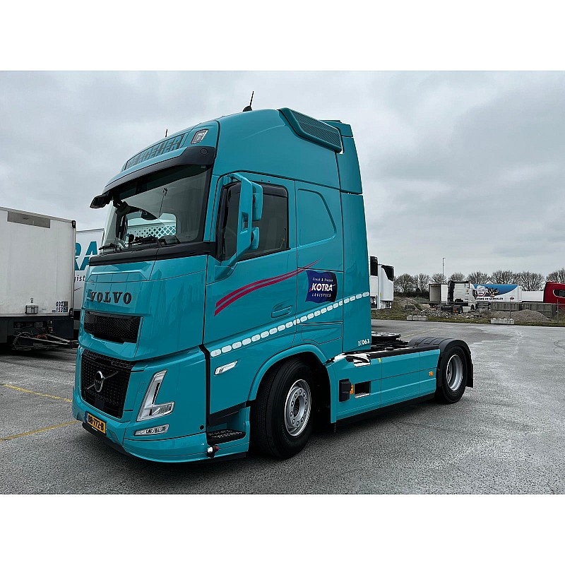 Kotra Volvo FH Aero Globetrotter XL 4x2 & Reefer Trailer