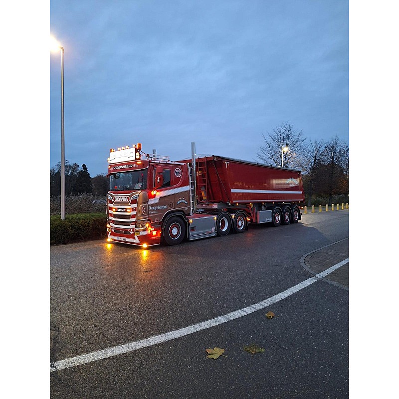 Ronny Ceusters Scania NGR Lowroof 6x2 & Tipper Trailer