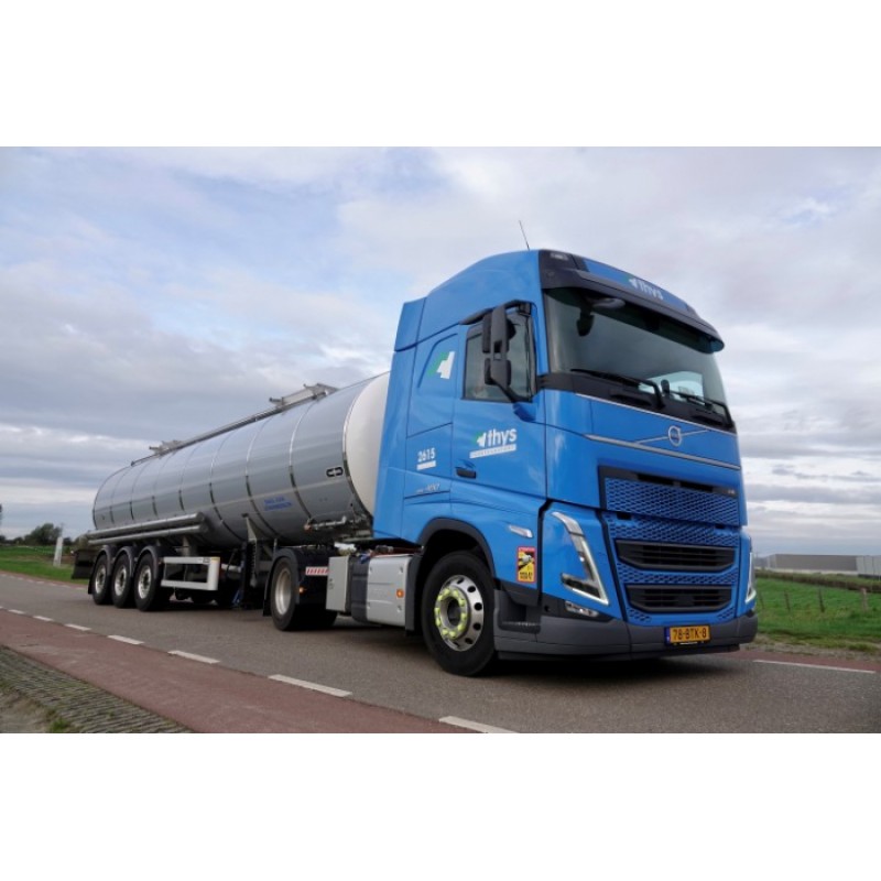 Thys Volvo FH05 Globetrotter 4x2 and Tanker Trailer