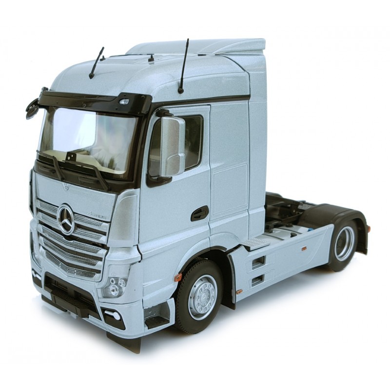 Mercedes-Benz Actros Streamspace 4X2 Silver 1:32 Scale