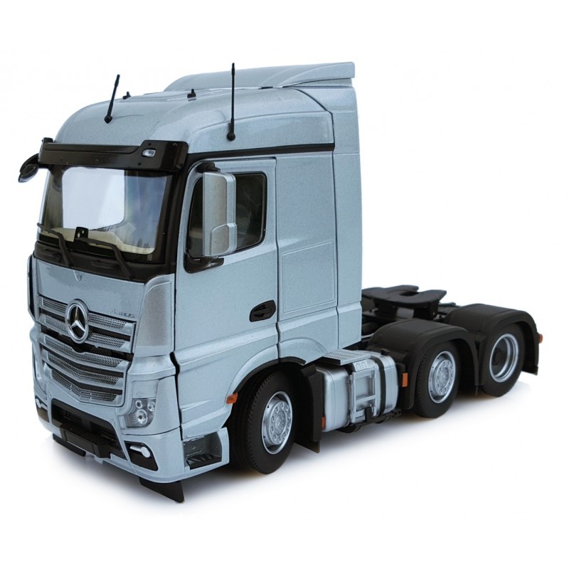 Mercedes-Benz Actros Streamspace 6X2 Silver 1:32 Scale