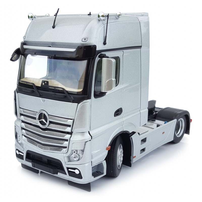 Mercedes Benz Actros Gigaspace 4X2 Silver 1:32 Scale