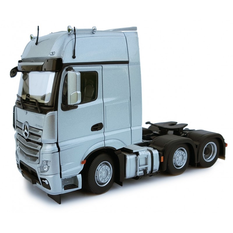 Mercedes Benz Actros Gigaspace 6X2 Silver 1:32 Scale